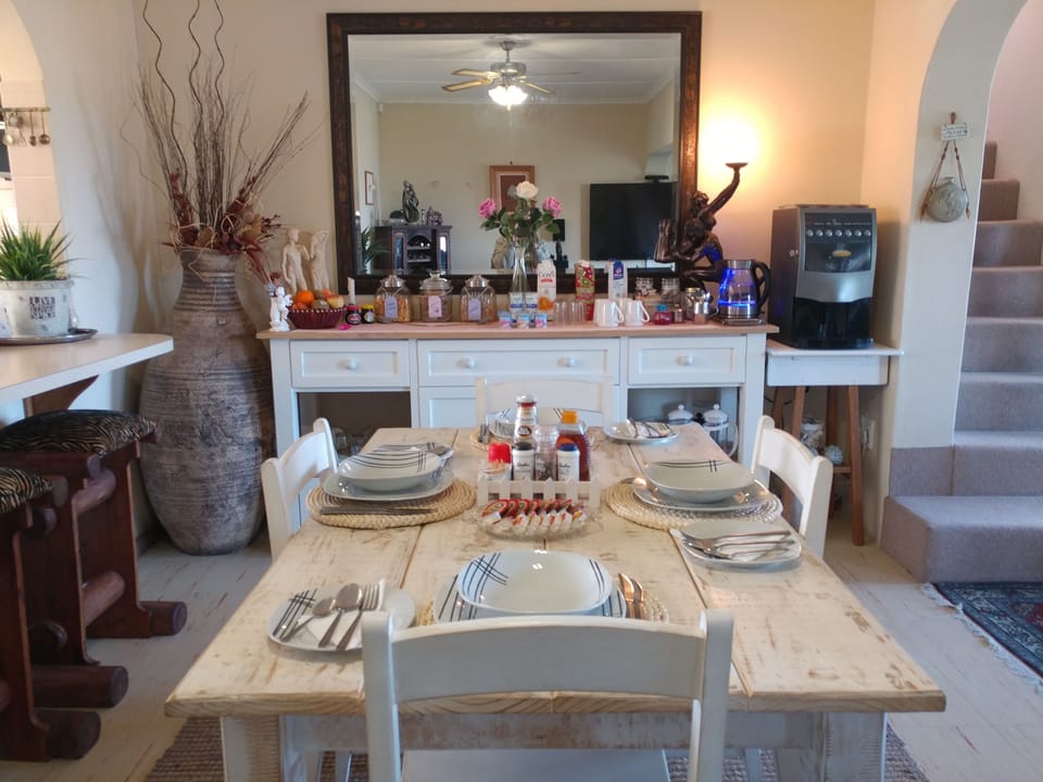 Daily full breakfast (ZAR 150 per person)