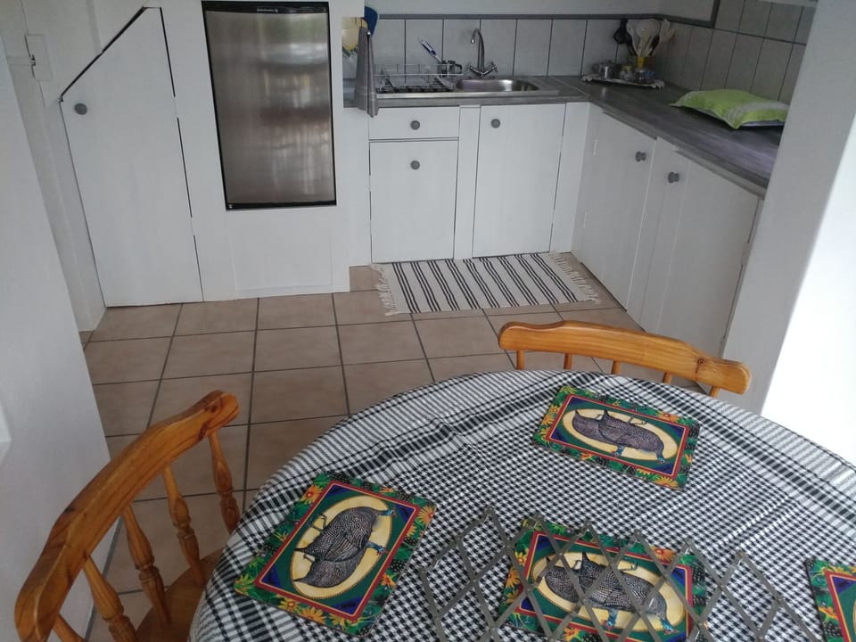 Comfort Double Room (Great White) | In-room dining