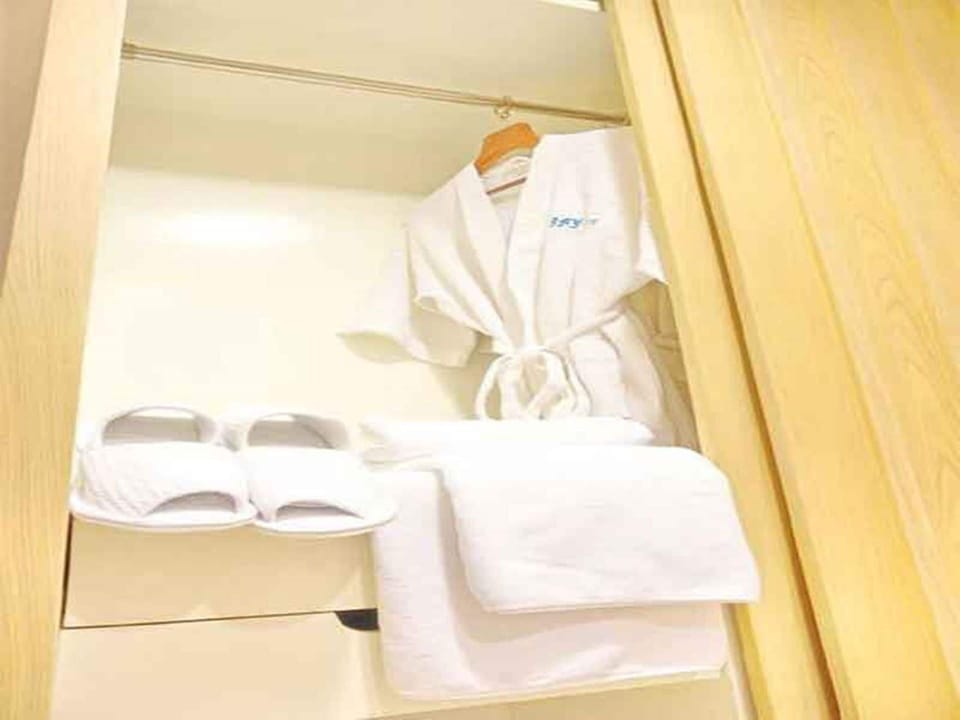 Rainfall showerhead, free toiletries, hair dryer, slippers