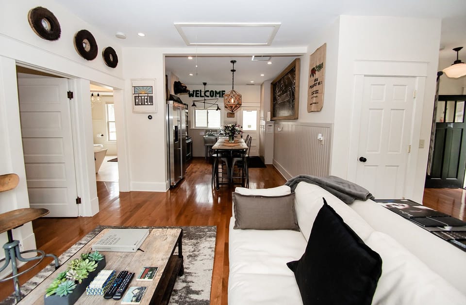 Deluxe Apartment, Private Bathroom, City View (Studio 555)