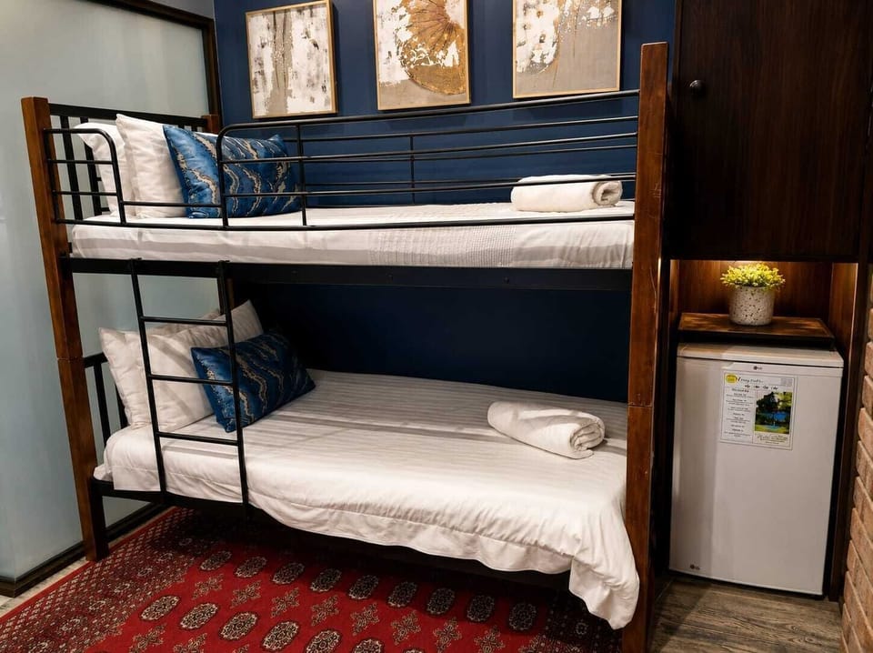 Family Room | Minibar (some free items), in-room safe, desk, soundproofing