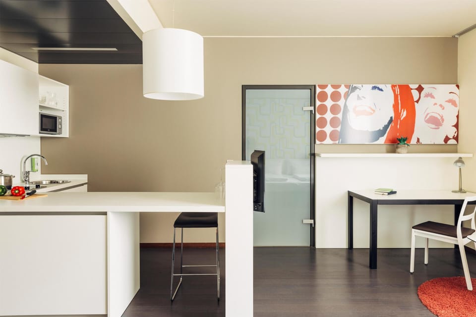 Apartment | Hypo-allergenic bedding, in-room safe, desk, soundproofing