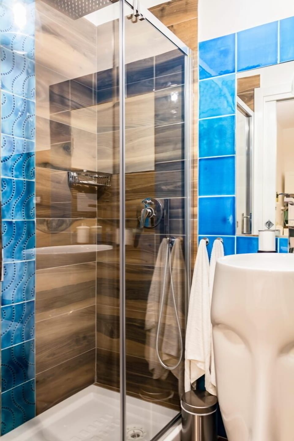 Classic Double Room | Bathroom | Shower, free toiletries, hair dryer, bidet