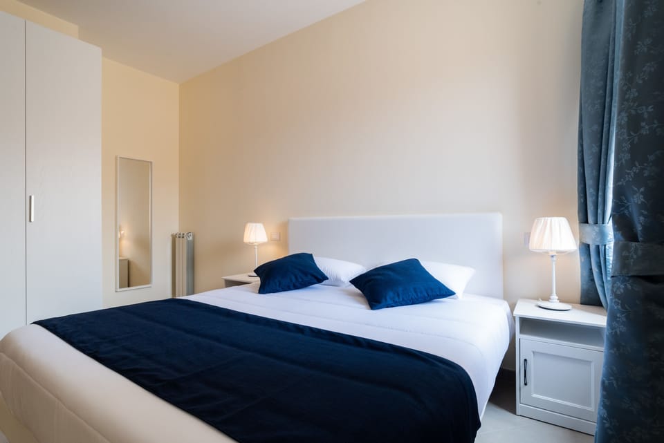 Classic Quadruple Room | In-room safe, desk, free WiFi, bed sheets