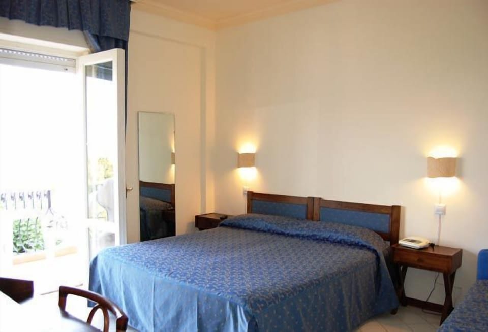 Minibar, in-room safe, desk, free WiFi