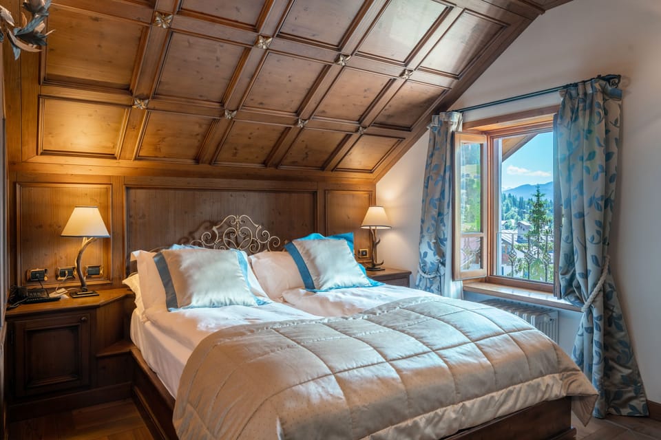 Double Luxury Roof | In-room safe, free WiFi, bed sheets