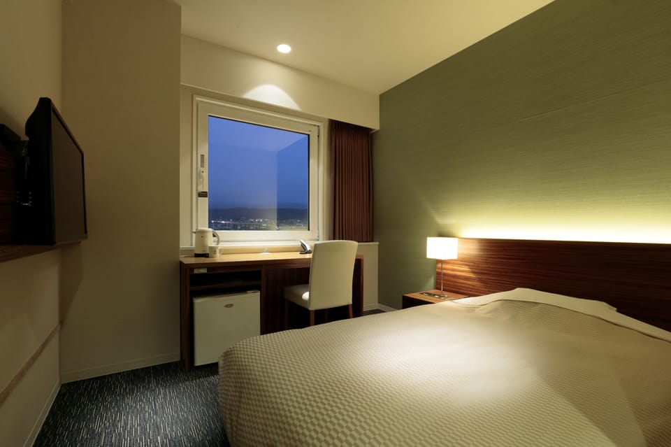 Premium bedding, soundproofing, WiFi (free), bed sheets