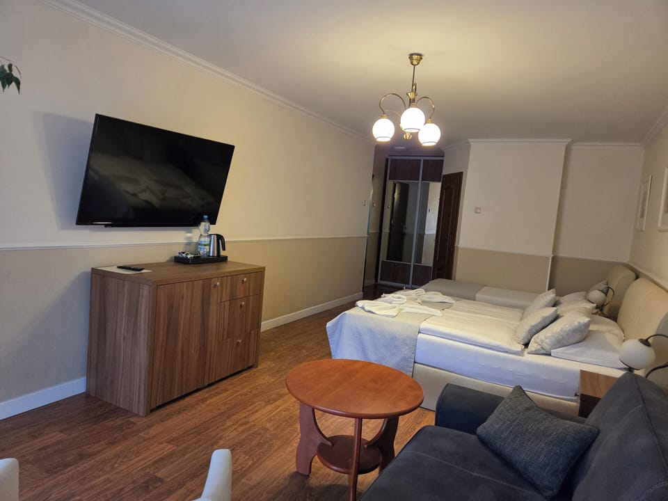 Triple Room | In-room safe, individually decorated, blackout drapes, soundproofing