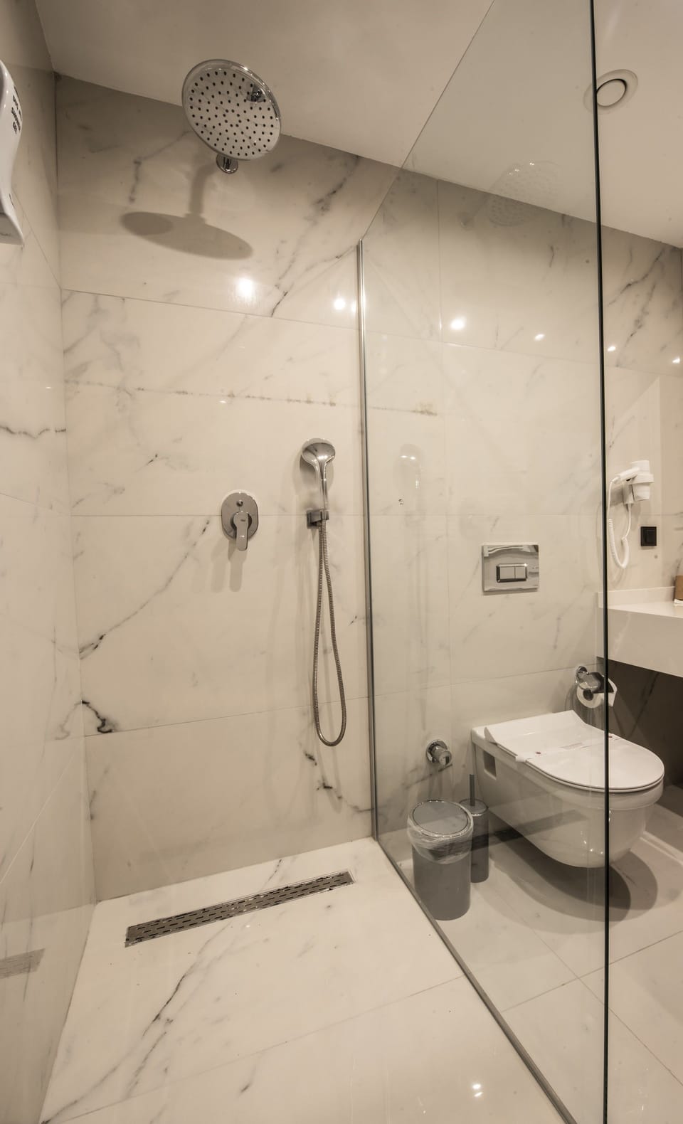 Standard Room | Bathroom | Shower, free toiletries, hair dryer, slippers