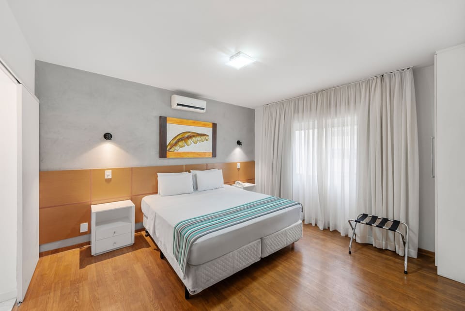 Double Room, 1 Queen Bed | In-room safe, desk, iron/ironing board (on request), WiFi (free)