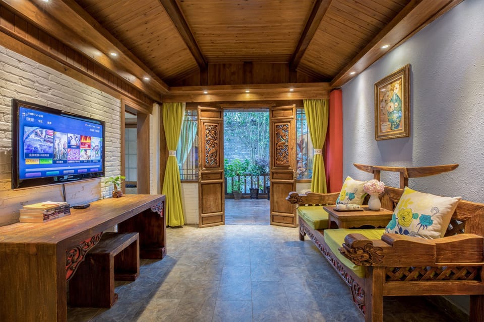 Signature Double Room | Living room | TV