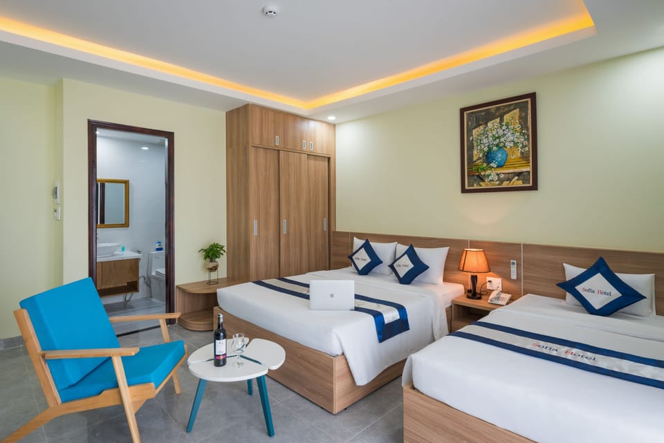Family Room, City View | Desk, free WiFi
