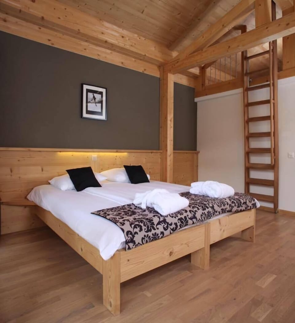 Double Room | Blackout drapes, soundproofing, free cribs/infant beds, rollaway beds