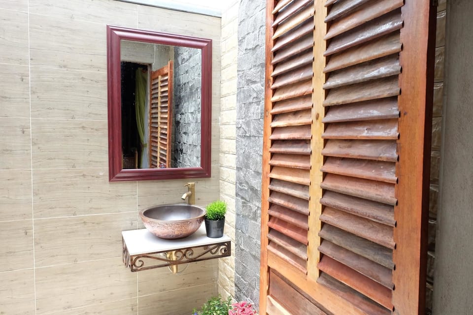 Bathroom sink