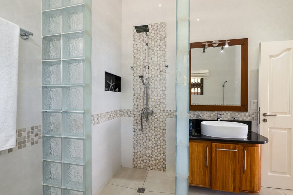 Separate tub and shower, free toiletries, bidet, towels