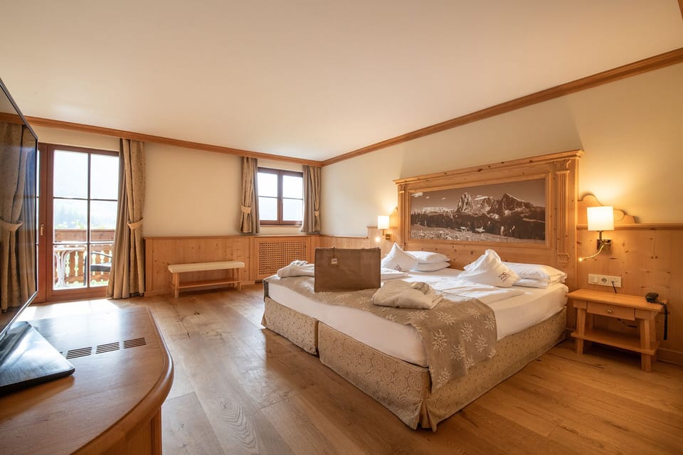 Junior Suite | Hypo-allergenic bedding, minibar, in-room safe, individually decorated