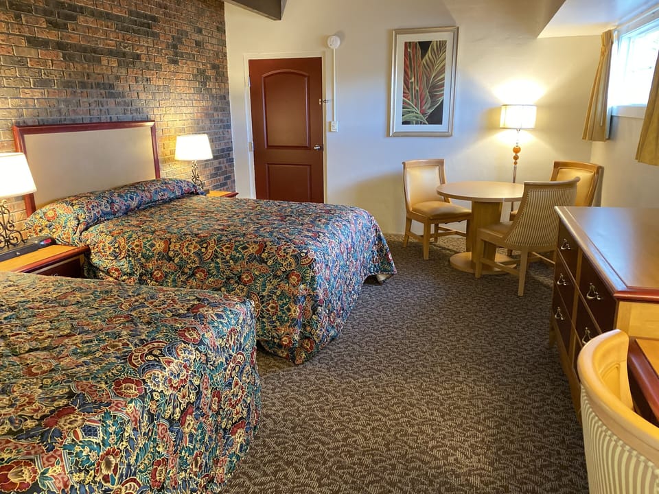 Standard Double Room | 1 bedroom, desk, laptop workspace, blackout drapes