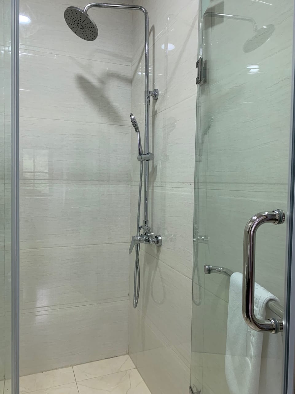 Superior Triple Room | Bathroom shower