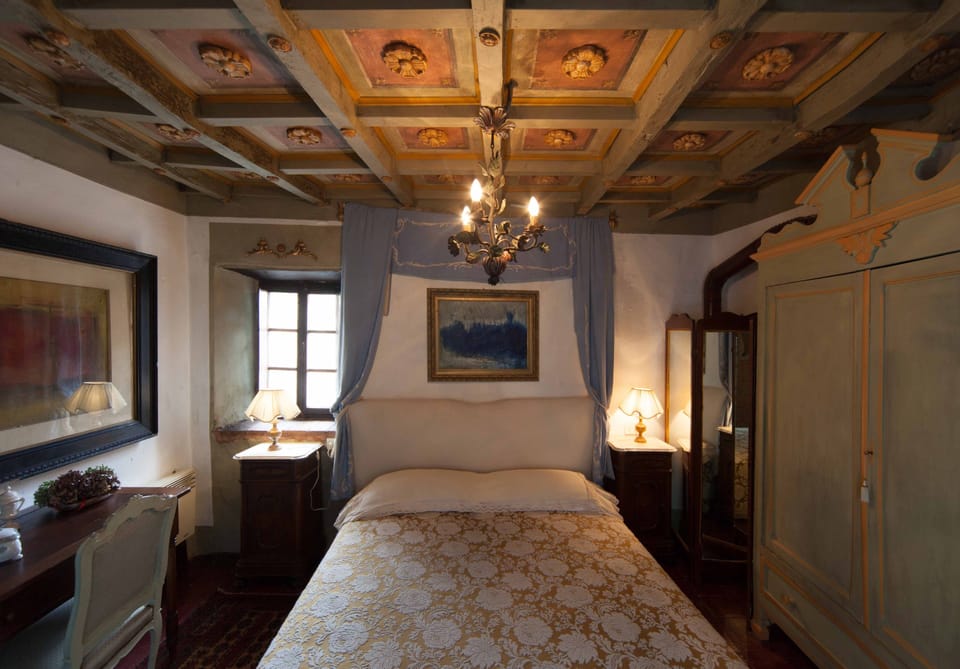 Double Room | Individually furnished, blackout drapes
