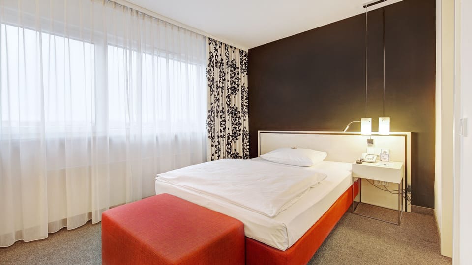 Comfort Single Room | Hypo-allergenic bedding available, minibar, in-room safe, desk