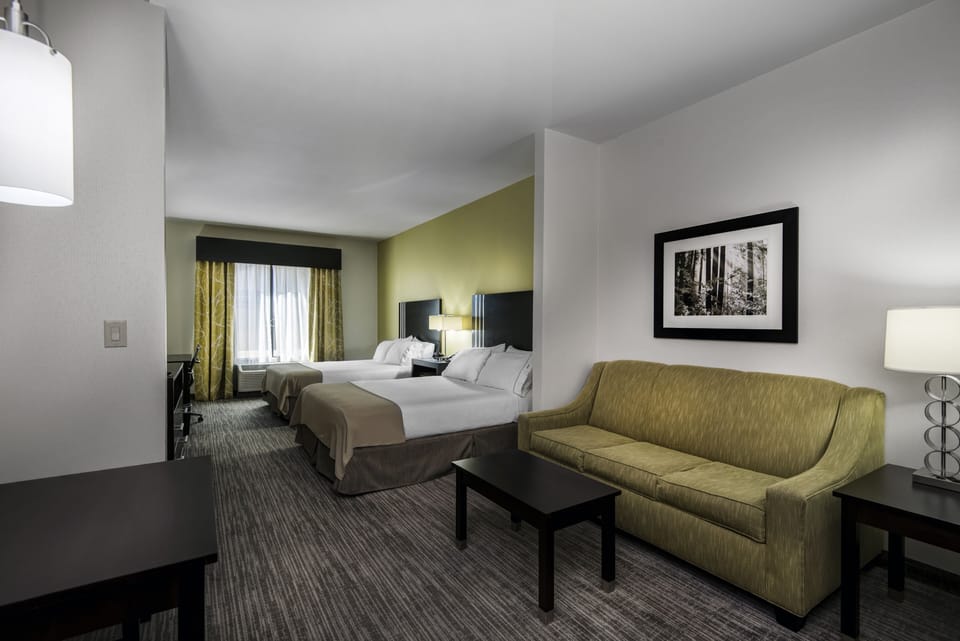 In-room safe, desk, iron/ironing board, cribs/infant beds