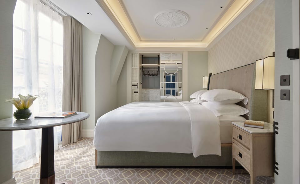 Deluxe Room, 1 King Bed | Egyptian cotton sheets, premium bedding, in-room safe, laptop workspace
