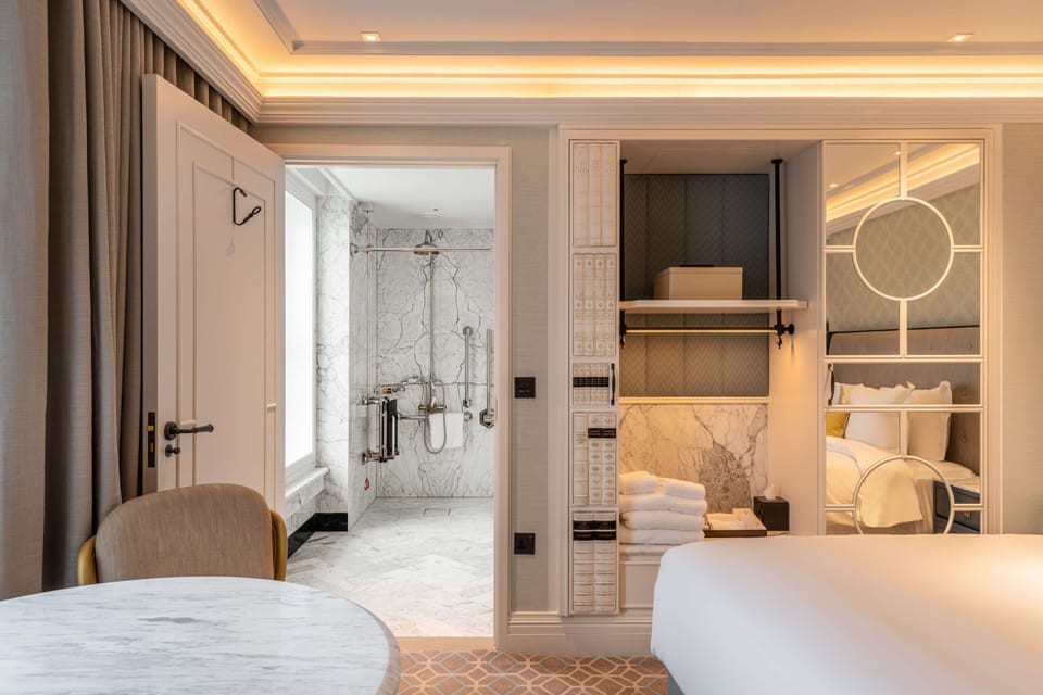 Premium Room, 1 King Bed, Accessible | Egyptian cotton sheets, premium bedding, in-room safe, laptop workspace