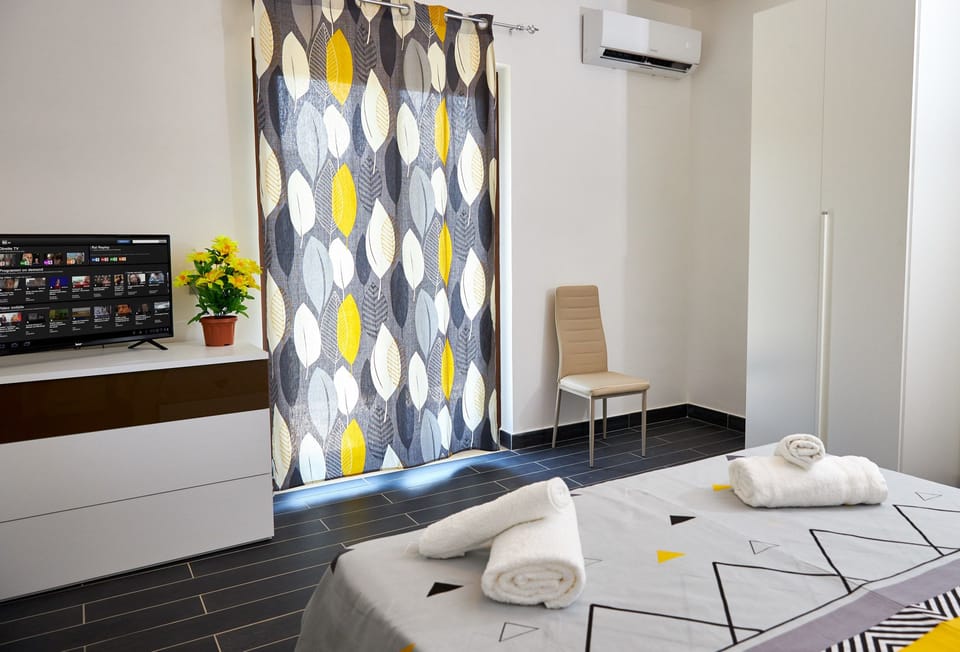 Design Double Room | Desk, rollaway beds, free WiFi, bed sheets