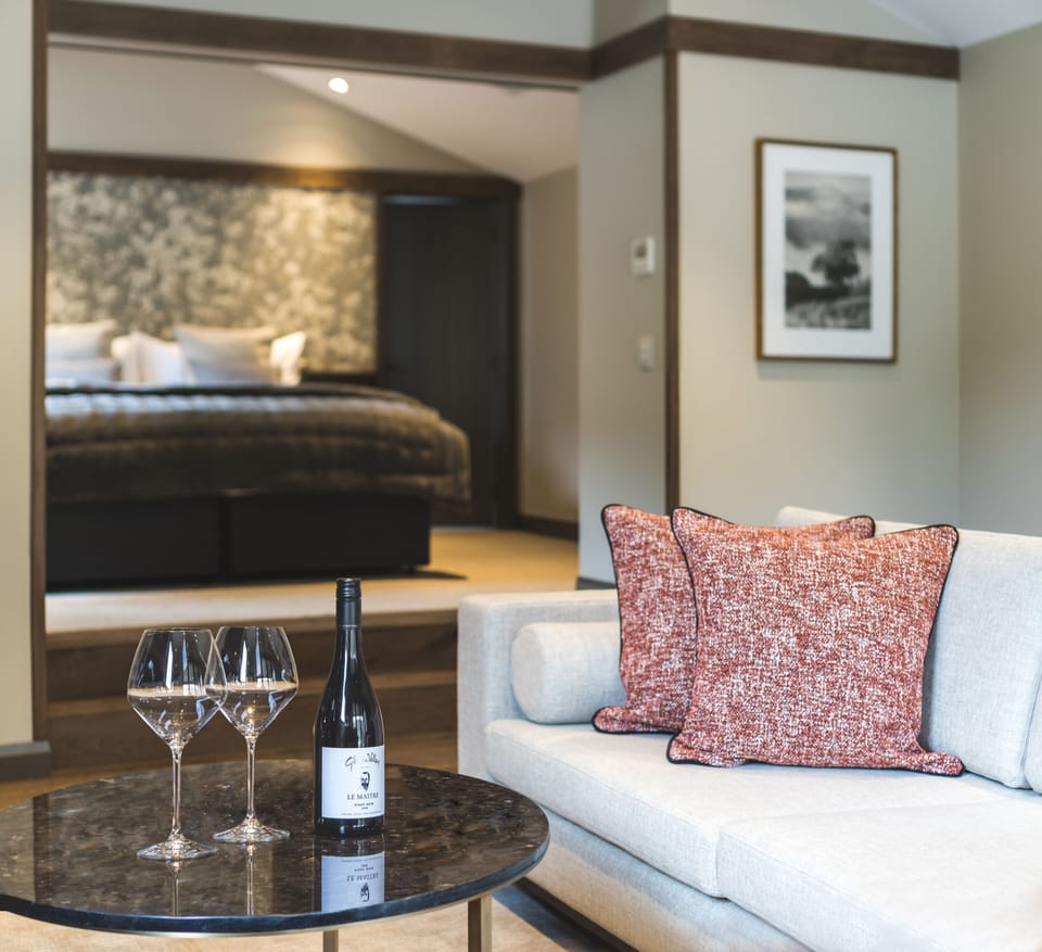 Luxury Villa, 1 Bedroom (1 King Bed or 2 Twin Beds) | Living area | 55-inch Smart TV with satellite channels, TV, fireplace