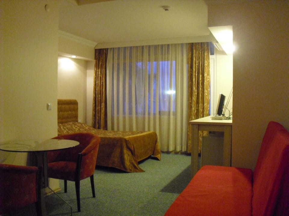 Minibar, in-room safe, desk, free cribs/infant beds
