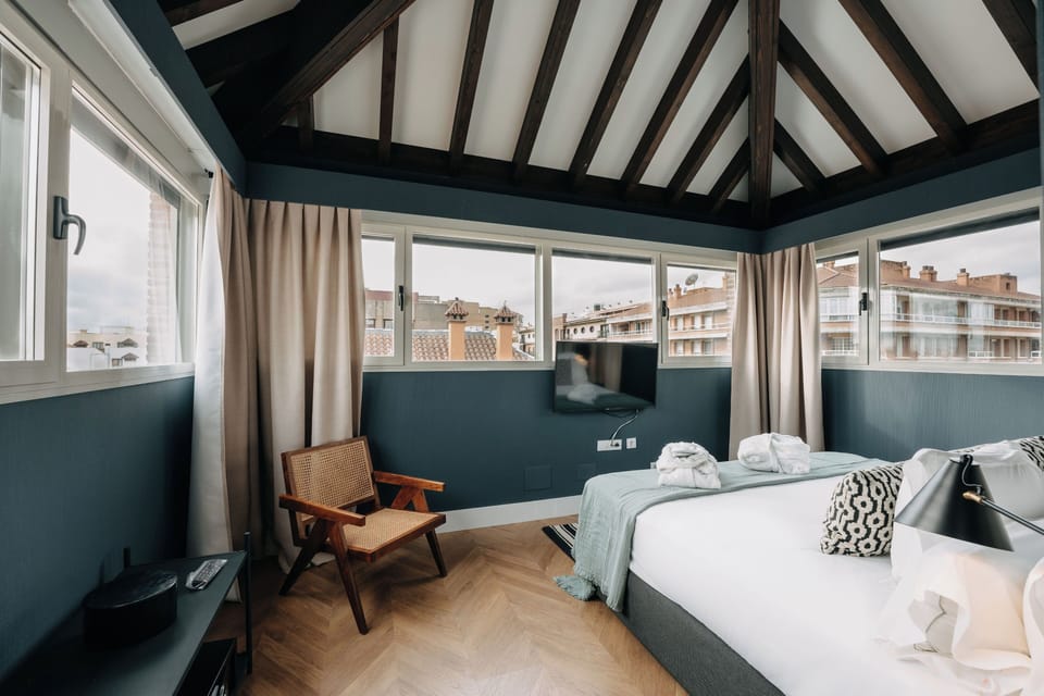 Suite | Down comforters, minibar, in-room safe, desk