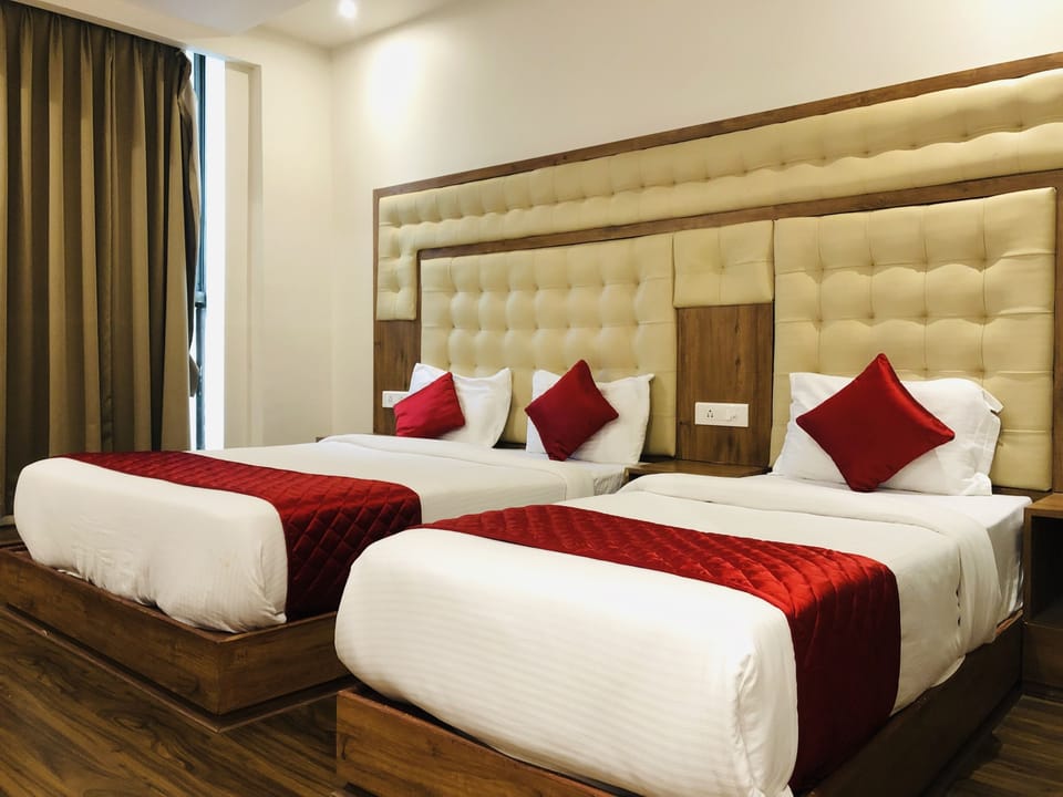 Deluxe Triple Room | In-room safe, blackout drapes, iron/ironing board, free WiFi