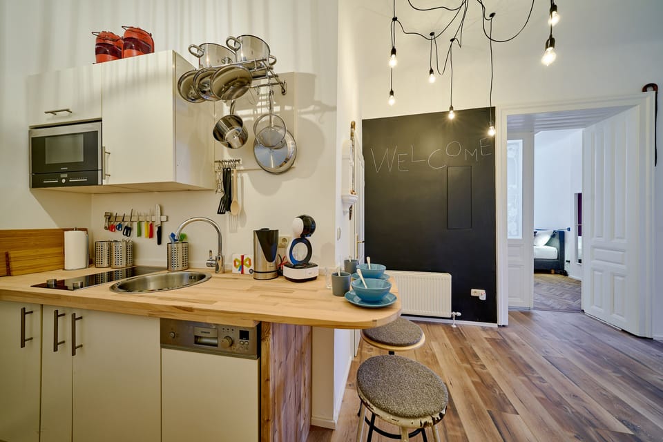 Fridge, microwave, stovetop, dishwasher