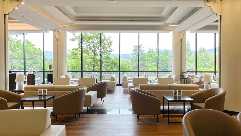 Lobby lounge