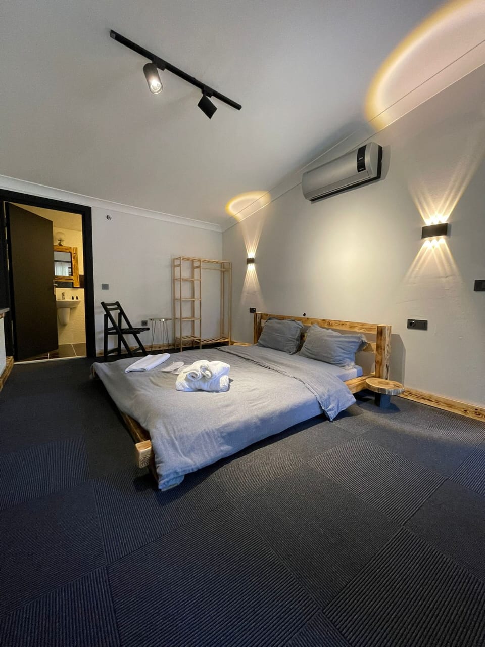 Deluxe Room | Premium bedding, minibar, bed sheets, wheelchair access