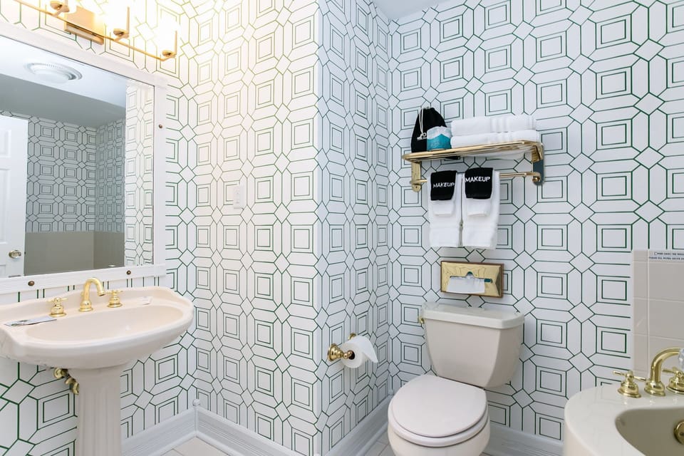 Deluxe King Room | Individually decorated, individually furnished, desk, soundproofing