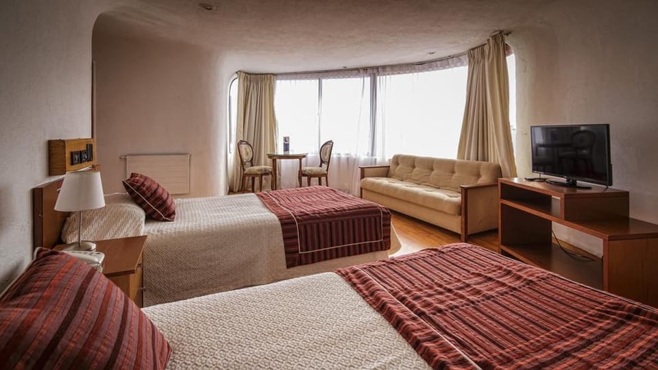 In-room safe, soundproofing, WiFi (free)