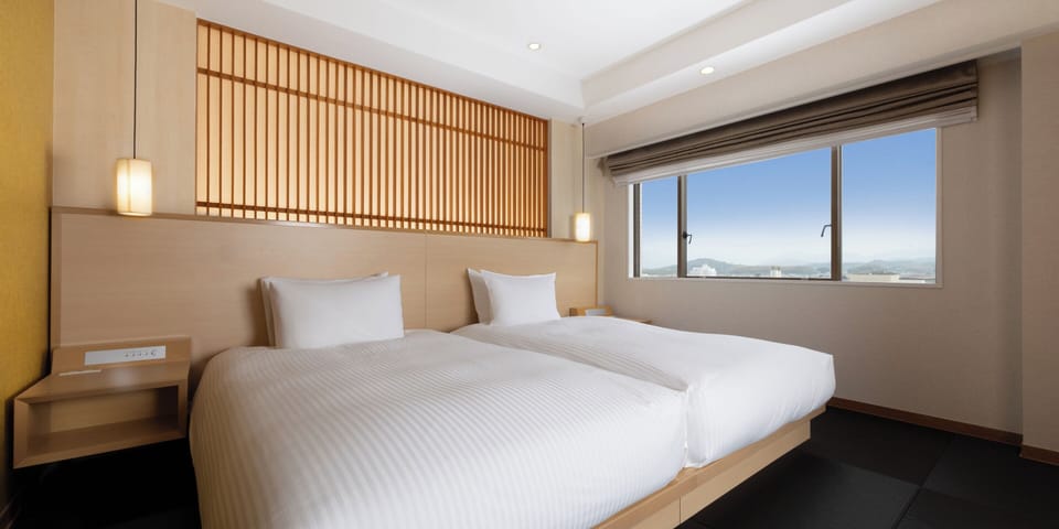 Standard Suite, 2 Twin Beds | In-room safe, WiFi (free), bed sheets
