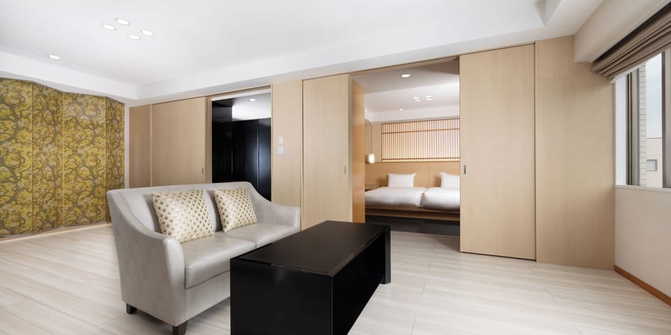 Standard Suite, 2 Twin Beds | In-room safe, WiFi (free), bed sheets