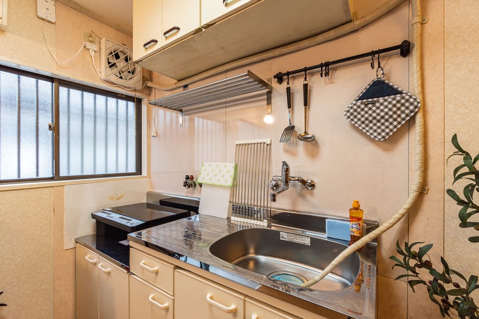 Private Vacation Home | Private kitchen | Fridge, microwave, stovetop, electric kettle