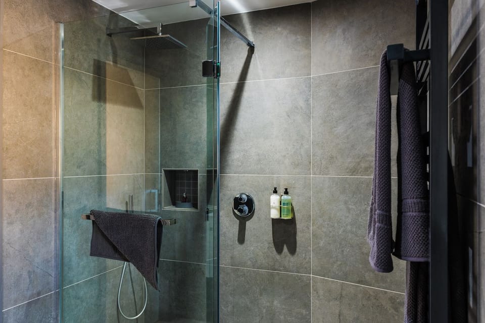 Spa Gill - Room 1 Deluxe Double Room | Premium bedding, individually decorated, individually furnished