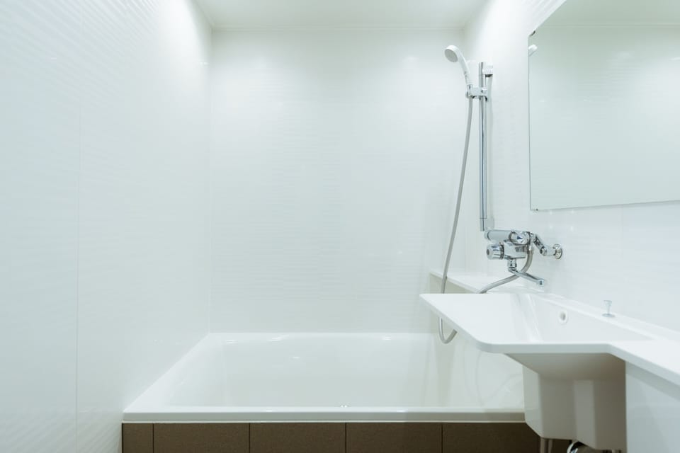 Standard Twin Room | Bathroom | Slippers, towels