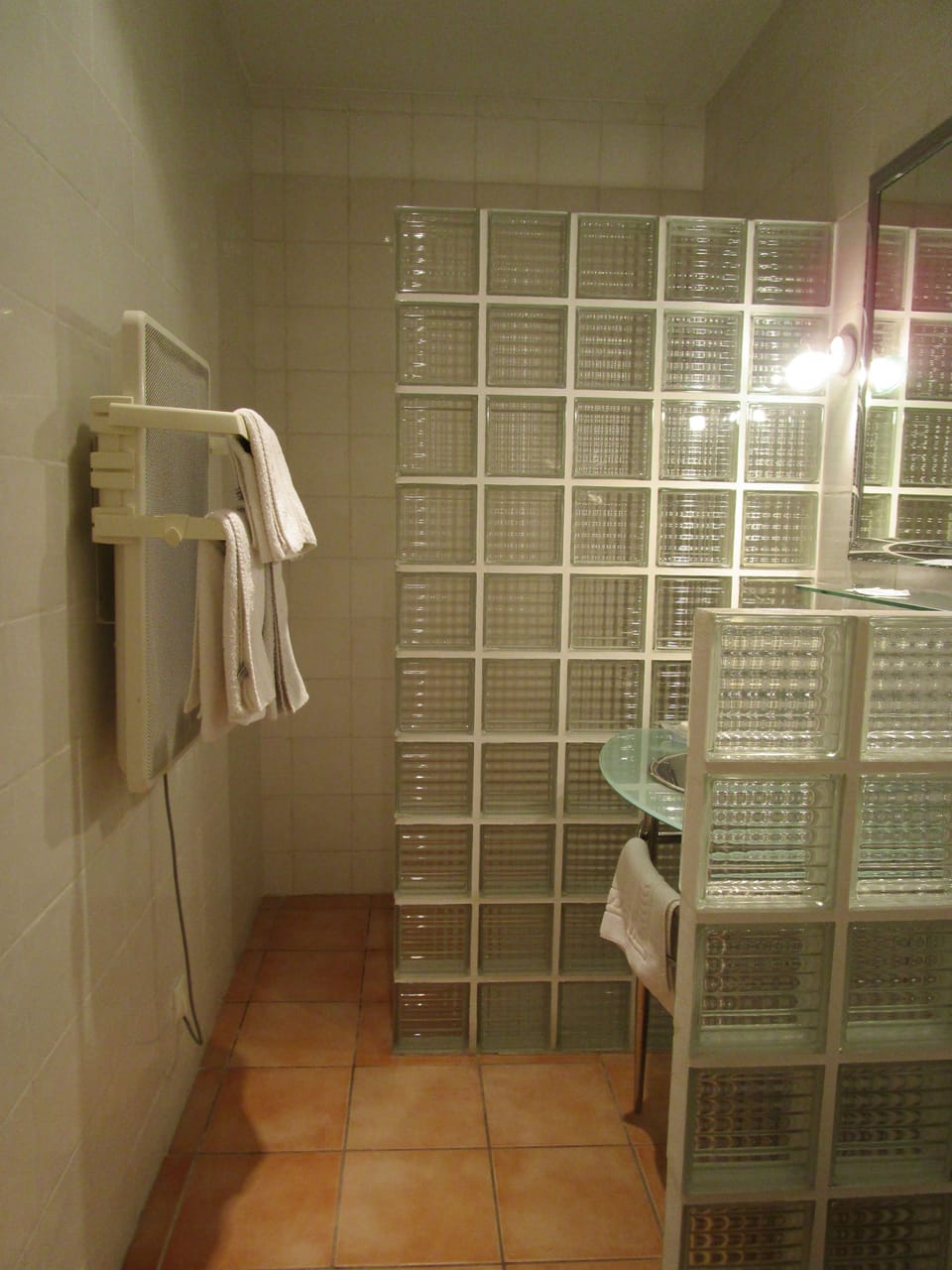 Comfort Double Room | Bathroom | Shower, free toiletries, hair dryer, towels