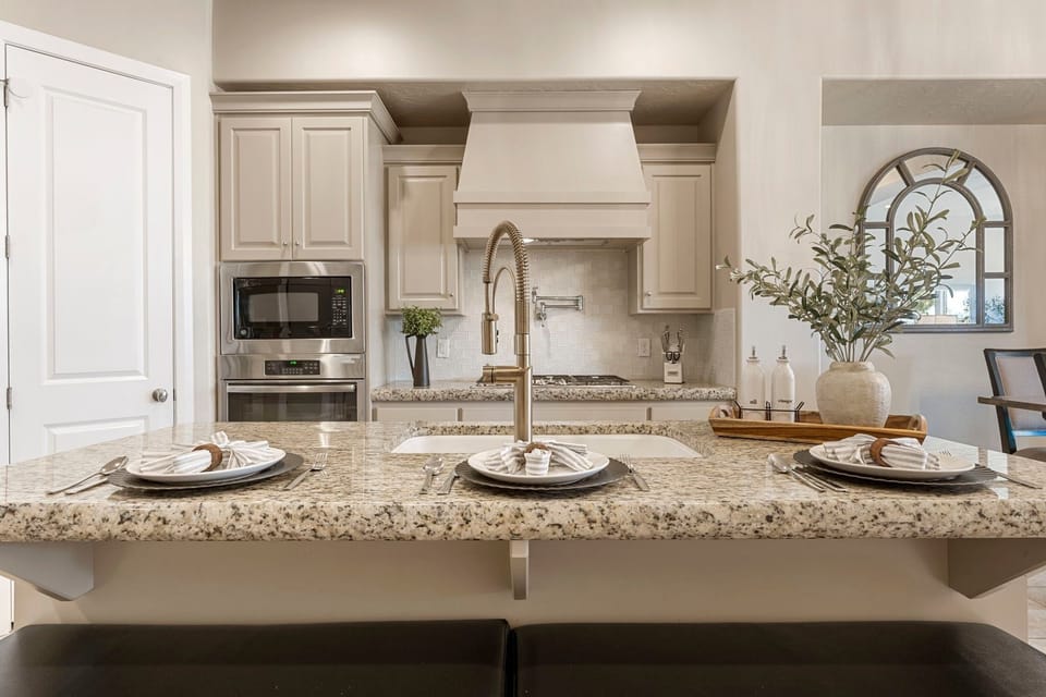 Townhome, 4 Bedrooms | Private kitchen | Fridge, microwave, oven, coffee/tea maker