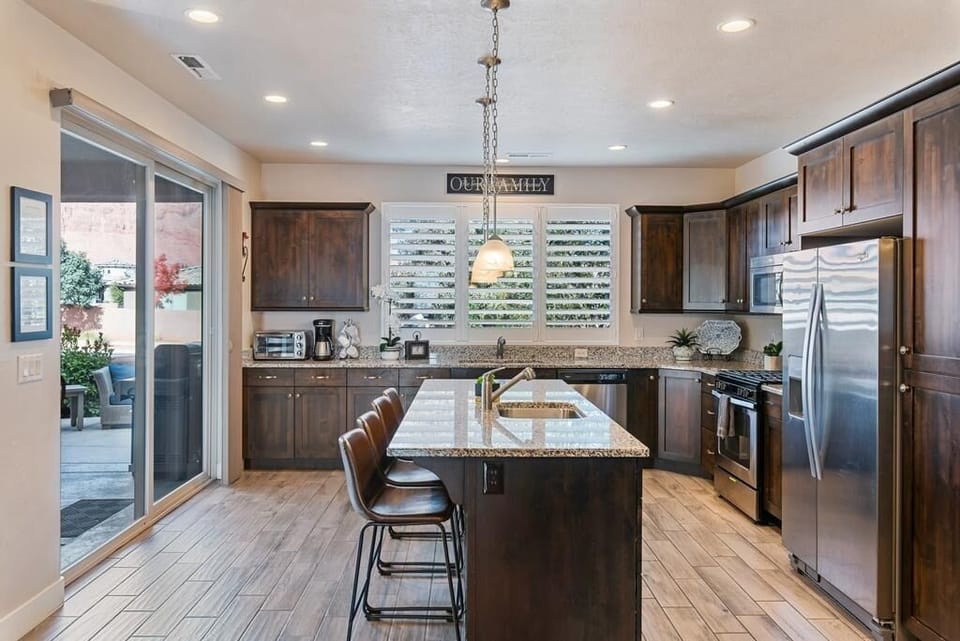 House, 5 Bedrooms | Private kitchen | Fridge, microwave, oven, dishwasher
