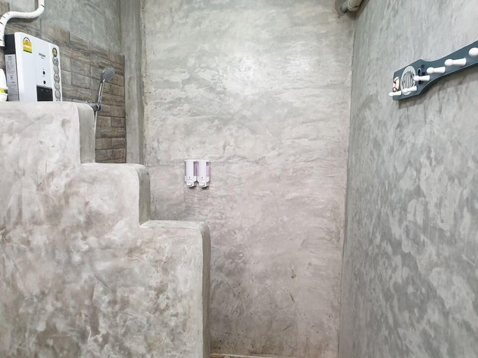 Deluxe Room | Bathroom | Shower, hair dryer, towels, soap