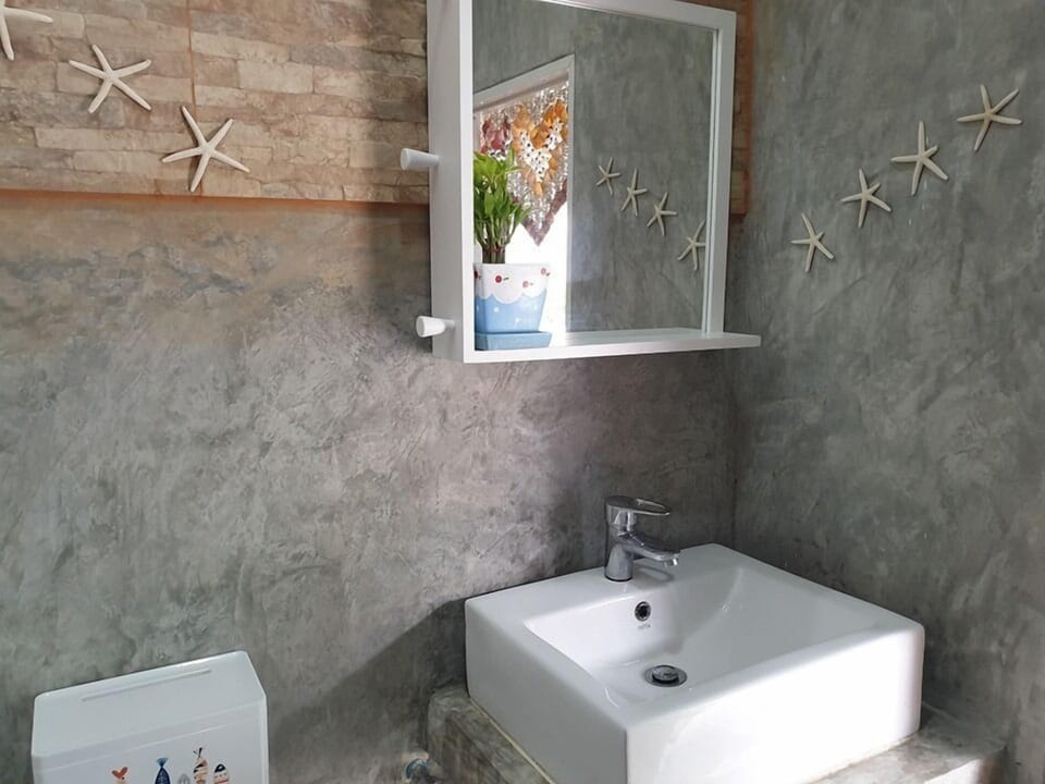 Family Quadruple Room | Bathroom sink