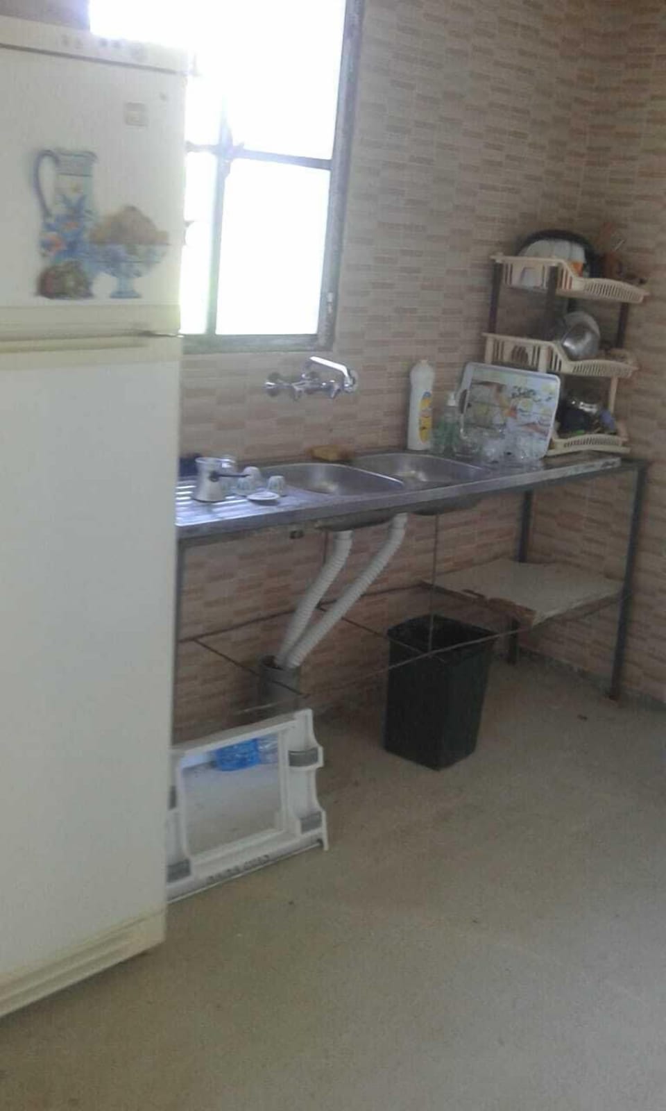 Coffee/tea maker, full-size fridge, oven, cookware/dishes/utensils