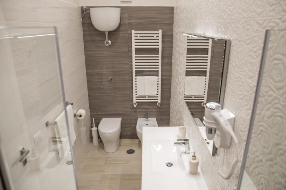 Triple Room, Annex Building | Bathroom | Shower, free toiletries, hair dryer, bidet