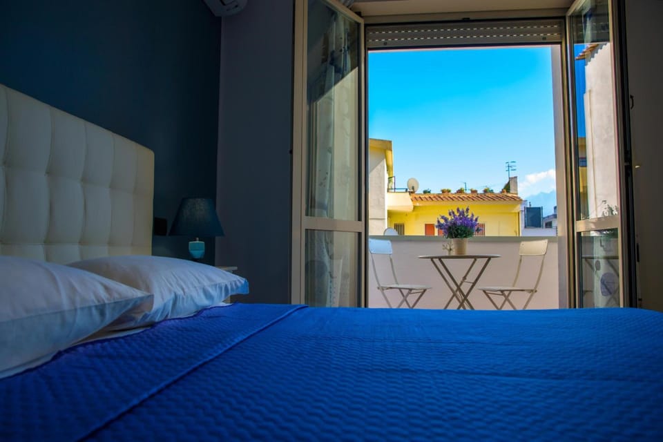 Deluxe Quadruple Room | Individually decorated, individually furnished, desk, laptop workspace